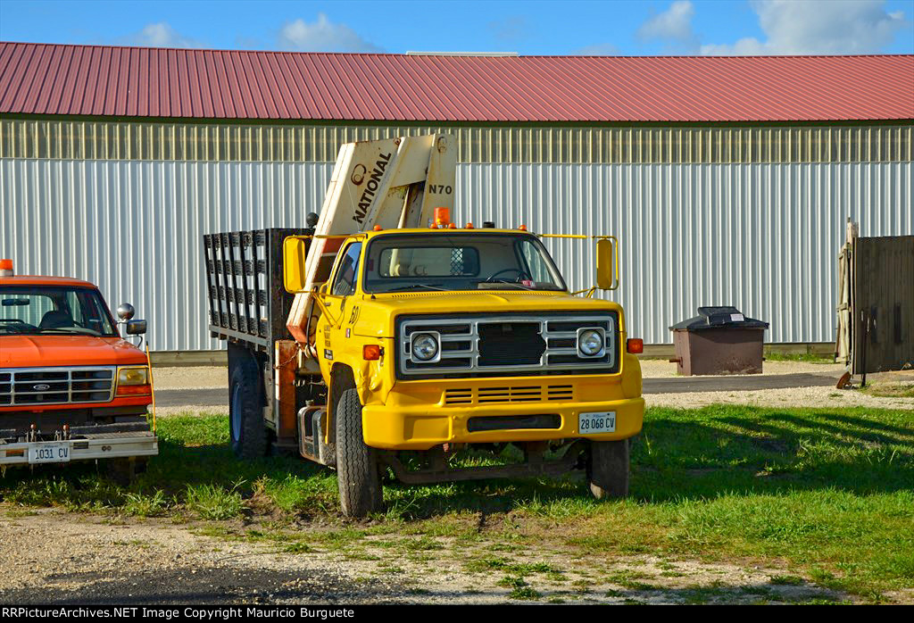 IRYM Utility truck with crane